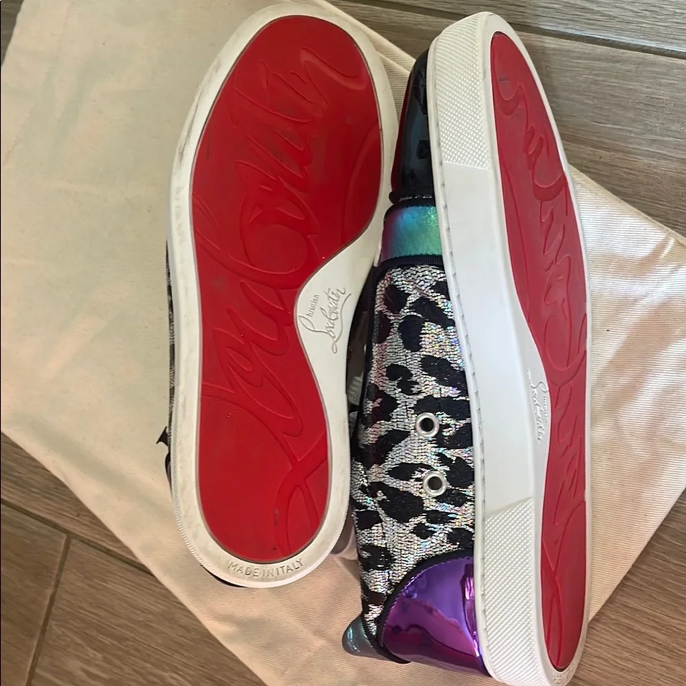 Black & Purple Women's Sneakers
made in Paris by Christian LOUBOUTIN
Red bottom - Picture 4 of 16